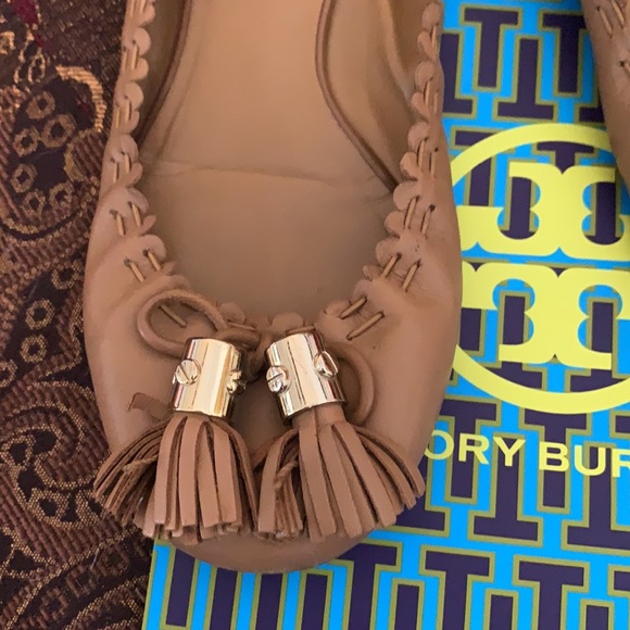 Tory Burch logo leather flats